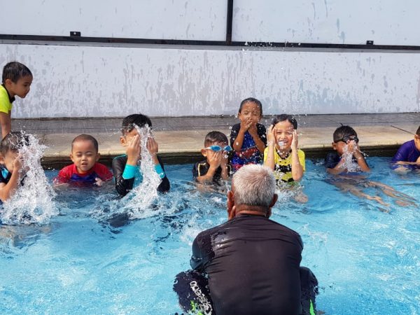 Kegiatan Berenang Kegiatan Berenang